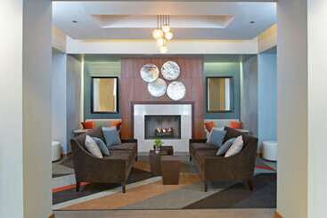 هتل Doubletree By Hilton  Chicago  North Shore Conference Center