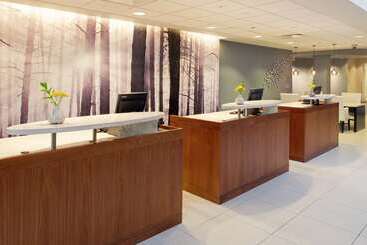 هتل Doubletree By Hilton  Chicago  North Shore Conference Center