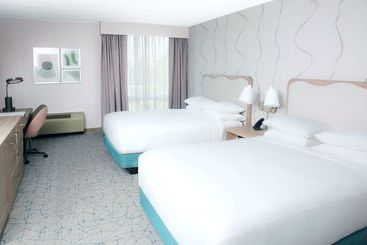 هتل Doubletree By Hilton  Chicago  North Shore Conference Center