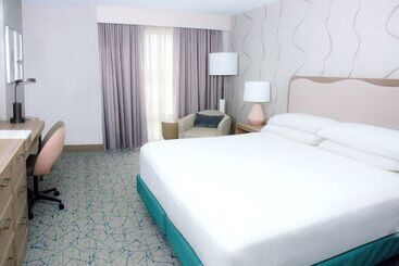 هتل Doubletree By Hilton  Chicago  North Shore Conference Center