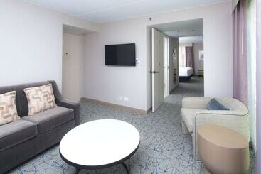 هتل Doubletree By Hilton  Chicago  North Shore Conference Center