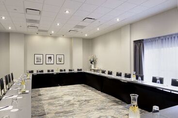 هتل Doubletree By Hilton  Chicago  North Shore Conference Center