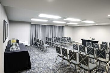 هتل Doubletree By Hilton  Chicago  North Shore Conference Center