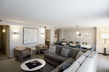 هتل Doubletree By Hilton  Chicago  North Shore Conference Center