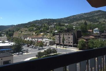 هتل Doubletree By Hilton Helena Downtown