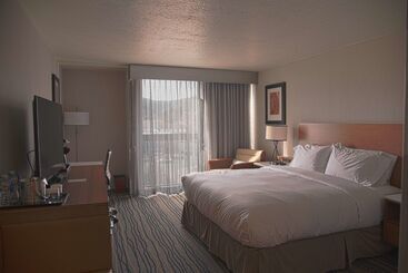 هتل Doubletree By Hilton Helena Downtown