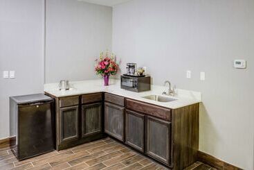هتل Doubletree By Hilton Huntington