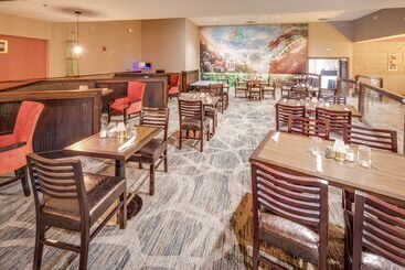 هتل Doubletree By Hilton Huntington