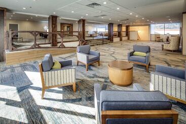 هتل Doubletree By Hilton Huntington