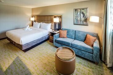 هتل Doubletree By Hilton Huntington