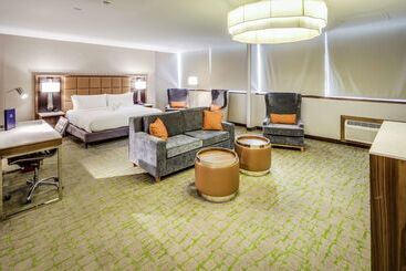 هتل Doubletree By Hilton Huntington