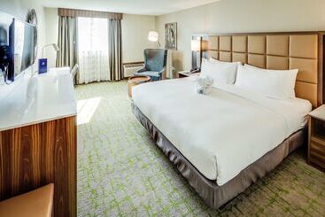 هتل Doubletree By Hilton Huntington