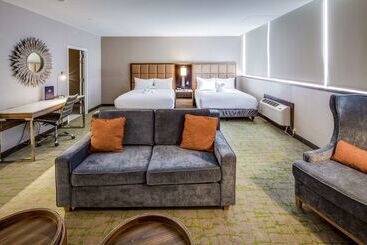 هتل Doubletree By Hilton Huntington