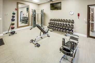 هتل Doubletree By Hilton Huntington