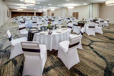 هتل Doubletree By Hilton Huntington