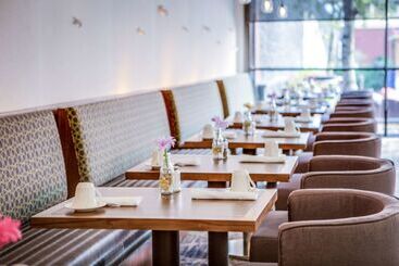 هتل Doubletree By Hilton Huntington