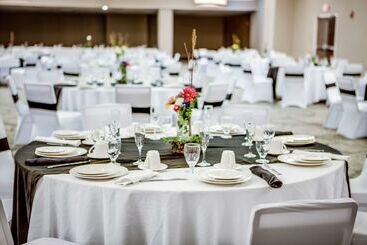 هتل Doubletree By Hilton Huntington