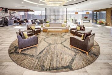 هتل Doubletree By Hilton Huntington