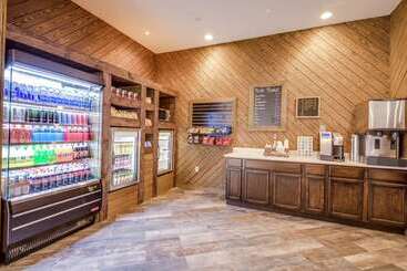 هتل Doubletree By Hilton Huntington