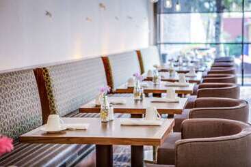 هتل Doubletree By Hilton Huntington