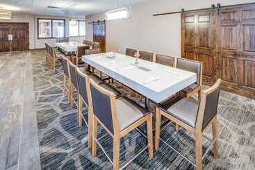 هتل Doubletree By Hilton Huntington