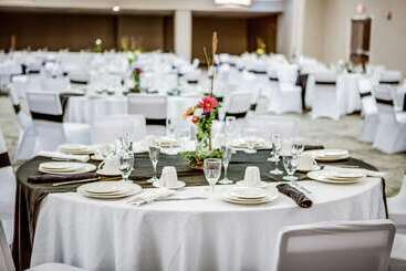هتل Doubletree By Hilton Huntington