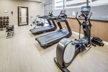 هتل Doubletree By Hilton Huntington