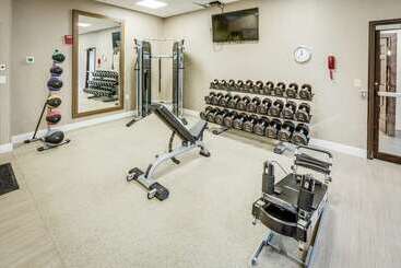 هتل Doubletree By Hilton Huntington