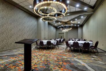 هتل Doubletree By Hilton Mt. Vernon