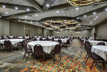 هتل Doubletree By Hilton Mt. Vernon