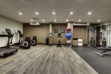 هتل Doubletree By Hilton Mt. Vernon