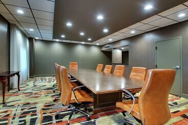 هتل Doubletree By Hilton Mt. Vernon