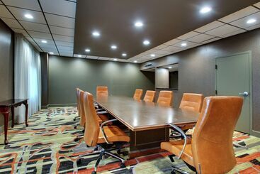هتل Doubletree By Hilton Mt. Vernon
