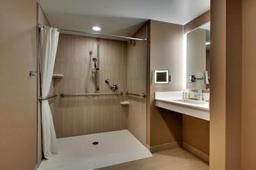 هتل Doubletree By Hilton Mt. Vernon
