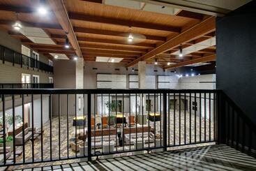 هتل Doubletree By Hilton Mt. Vernon