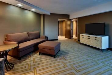 هتل Doubletree By Hilton Mt. Vernon