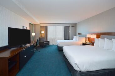 هتل Doubletree By Hilton Newarkfremont