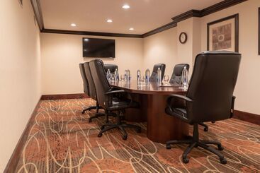 Doubletree By Hilton Hotel Norfolk Airport