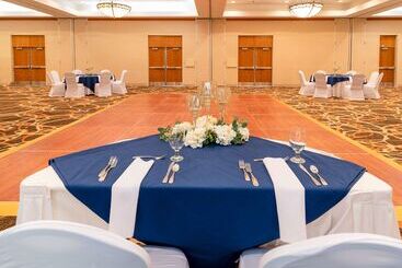 Doubletree By Hilton Hotel Norfolk Airport