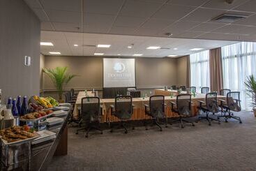 هتل Doubletree By Hilton Pittsburgh Green Tree