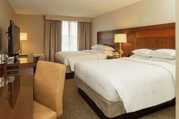 هتل Doubletree By Hilton Pittsburgh Green Tree
