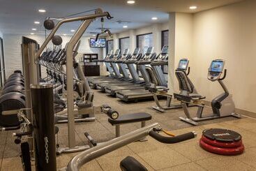 هتل Doubletree By Hilton Pittsburgh Green Tree