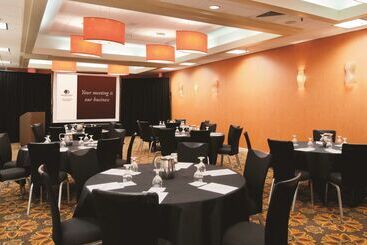 هتل Doubletree By Hilton Springfield