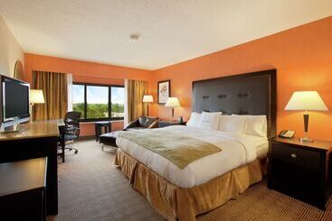 هتل Doubletree By Hilton Springfield
