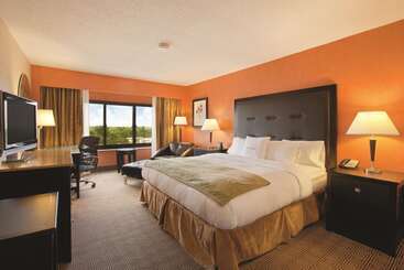 هتل Doubletree By Hilton Springfield