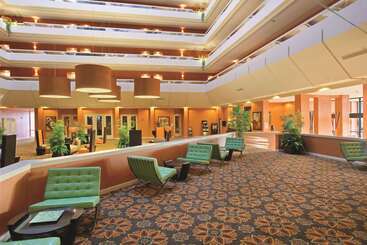 هتل Doubletree By Hilton Springfield