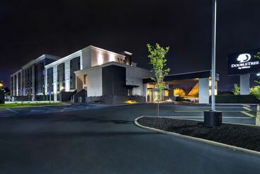 هتل Doubletree By Hilton St. Louis Airport