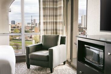 هتل Doubletree By Hilton Dallas   Market Center