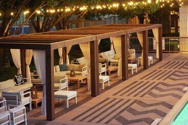 هتل Doubletree By Hilton Dallas   Market Center