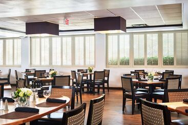 هتل Doubletree By Hilton Dallas   Market Center